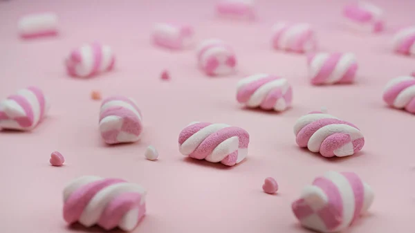 Dużo Różowych Pianek Różowym Tle Serce Między Nimi Walentynki Wysokiej — Zdjęcie stockowe