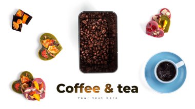 Beyaz arka planda kahve ve çiğ çikolata. Uzun başlık pankartı biçimi. Panorama web sitesi başlık pankartı. Yüksek kalite fotoğraf