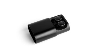 Beyaz arka planda izole edilmiş kablosuz kulaklıklı siyah çanta. Yüksek kalite fotoğraf