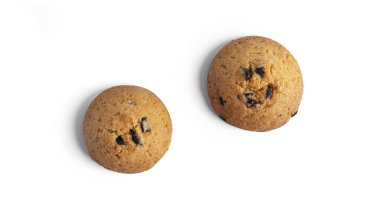 Beyaz arka planda izole edilmiş çikolatalı kurabiyeler. Yüksek kalite fotoğraf