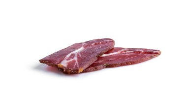 Dilimlenmiş jambon beyaz arka planda izole edilmiş. Yüksek kalite fotoğraf