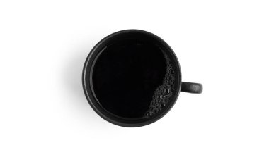 Siyah bardaktaki espresso beyaz arka planda izole edilmiş. Yüksek kalite fotoğraf