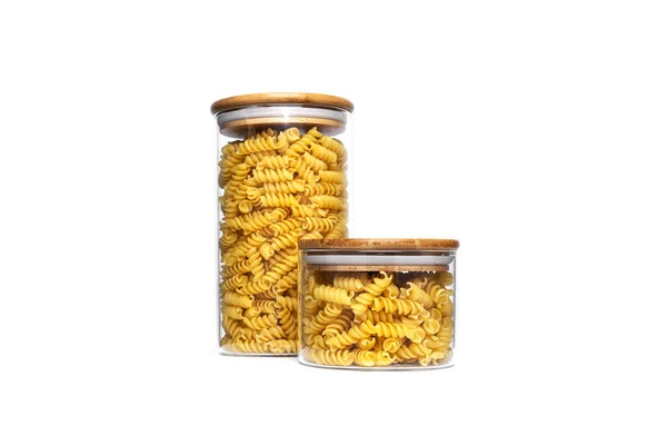 Fusilli Pasta Einem Glas Isoliert Auf Weißem Hintergrund Hochwertiges Foto — Stockfoto