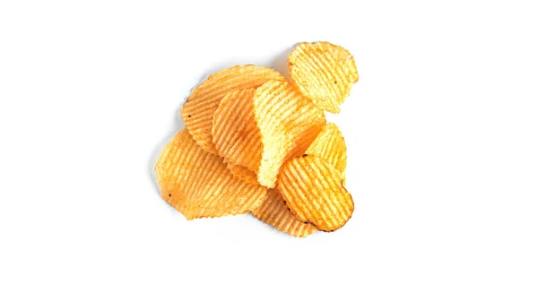 Kartoffelchips auf weißem Hintergrund. — Stockfoto