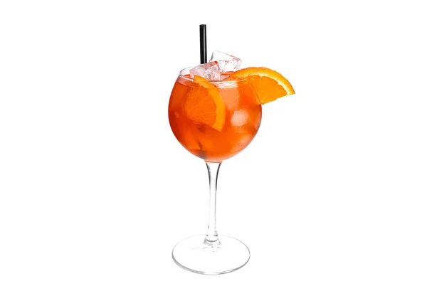 Oranje cocktail geïsoleerd op een witte achtergrond. — Stockfoto