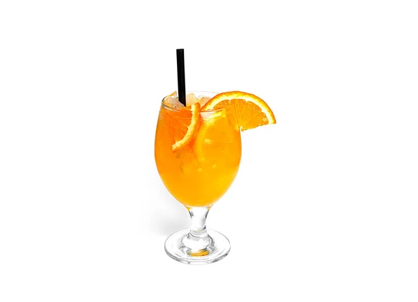 Orange cocktail isolerad på en vit bakgrund. — Stockfoto