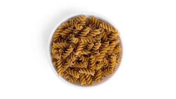 Pastas Fusilli aisladas sobre un fondo blanco. — Foto de Stock