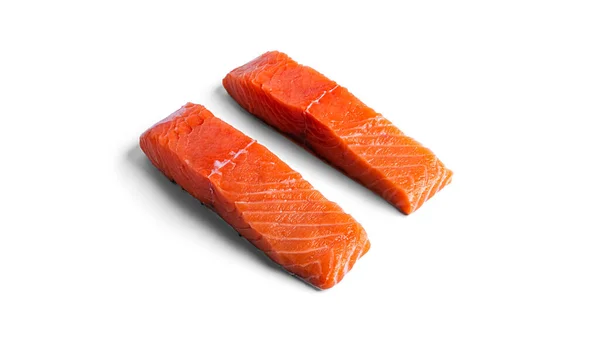 Trozos de salmón crudo aislados sobre un fondo blanco. —  Fotos de Stock