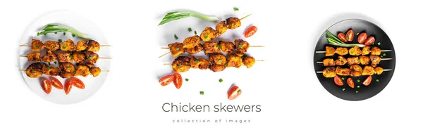 Brochetas de pollo con verduras en plato negro aisladas sobre un fondo blanco. Souvlaki aislado. —  Fotos de Stock