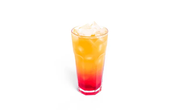 Cocktail Tequila Sunrise isolado em um fundo branco. — Fotografia de Stock