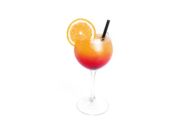 Tequila Sunrise κοκτέιλ απομονωμένο σε λευκό φόντο. — Φωτογραφία Αρχείου