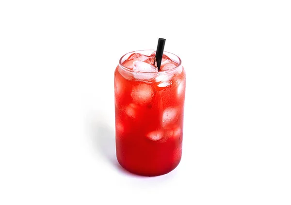 Червоний коктейль ізольований на білому тлі . — стокове фото