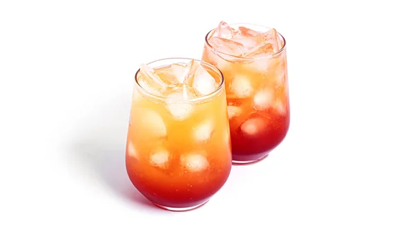 Tequila Sunrise cocktail isolerad på en vit bakgrund. — Stockfoto