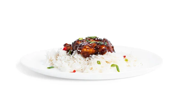 Nasi dengan ayam pedas dengan saus manis dan asam dengan cabai. Ayam Teriyaki dengan biji wijen. Terisolasi pada latar belakang putih. — Stok Foto