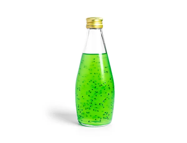 Kiwi-Drink mit Basilikumkernen isoliert auf weißem Hintergrund. Grüner Kiwi-Smoothie. — Stockfoto