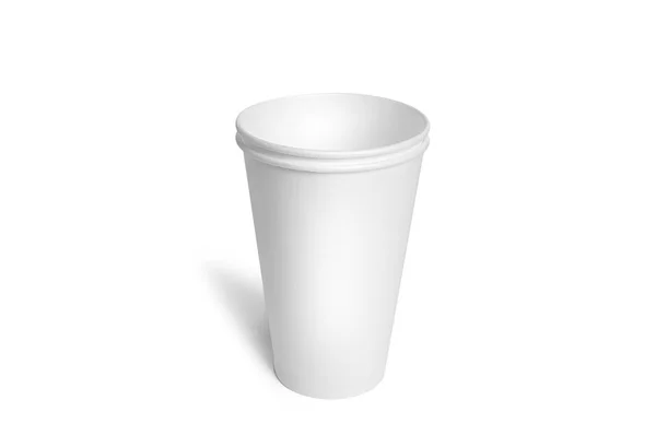 Білі одноразові чашки ізольовані на білому тлі. Паперові чашки. Кавові чашки . — стокове фото