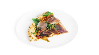 Beyaz arka planda izole edilmiş Prosciutto di parma pizzası. Parma jambonlu pizza. Jamon. İtalyan mutfağı. 