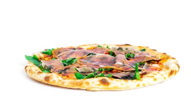 Beyaz arka planda izole edilmiş Prosciutto di parma pizzası. Parma jambonlu pizza. Jamon. İtalyan mutfağı. 