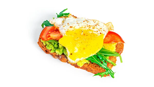 Rye bread sandwich with guacamole, arugula, tomatoes and quail egg isolated on a white background. Bruschetta with avocado. Healthy breakfast. — Stockfoto