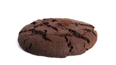 Beyaz arka planda izole edilmiş çikolatalı Americano kurabiyeleri..