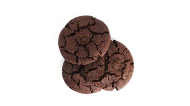 Beyaz arka planda izole edilmiş çikolatalı Americano kurabiyeleri..