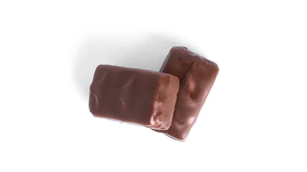 Barra de chocolate con turrón aislado sobre fondo blanco. —  Fotos de Stock