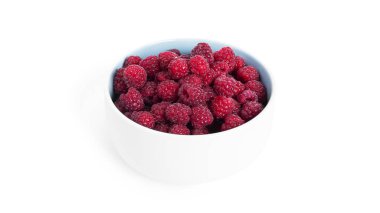 Ahududu beyaz arka planda izole edilmiş. Ahududu.