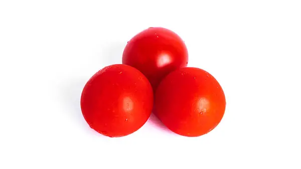 Tomat ceri segar diisolasi pada latar belakang putih. — Stok Foto