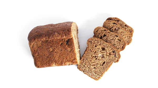 Černý žitný chléb se sušeným ovocem na bílém pozadí. — Stock fotografie