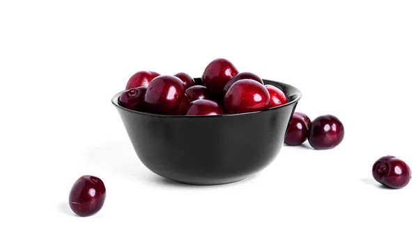 Cherry terisolasi pada latar belakang putih. Beri ceri manis dengan latar belakang putih. Beri merah terisolasi. — Stok Foto