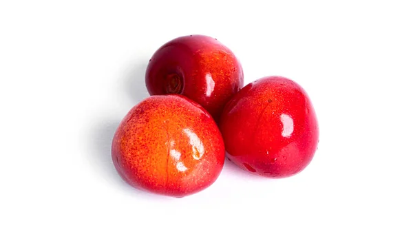 Cherry isolerad på en vit bakgrund. Söta körsbär på en vit bakgrund. Röda bär är isolerade. Gula körsbär. — Stockfoto