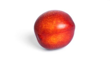 Nektarin beyaz bir arkaplanda izole edilmiş. Nektarin meyvesi.