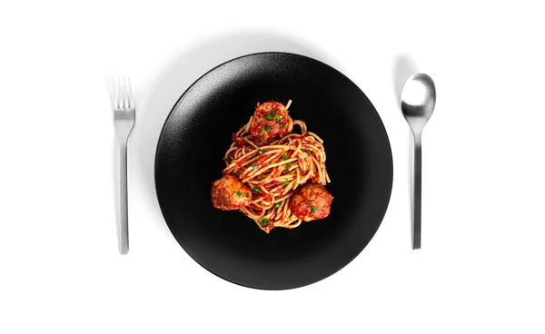 Espaguete com almôndegas em molho de tomate isolado em um fundo branco. — Fotografia de Stock