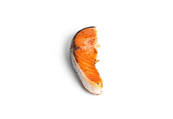 Filete de salmón Friead aislado sobre fondo blanco. Pescado rojo. —  Fotos de Stock