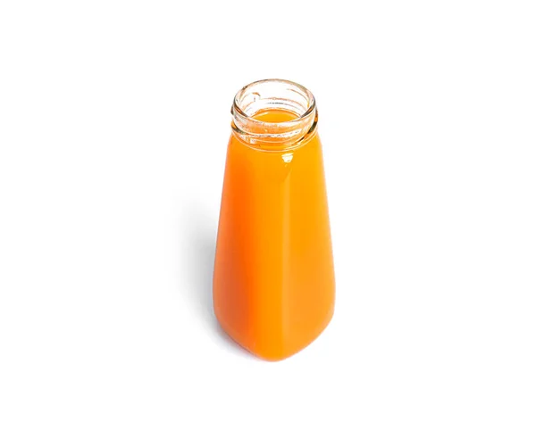 Jus d'orange en bouteille isolé sur fond blanc . — Photo