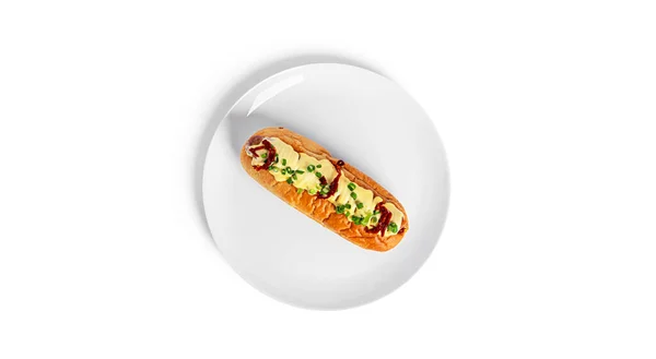 Hot dog isolato su uno sfondo bianco. Fast food isolato. — Foto Stock