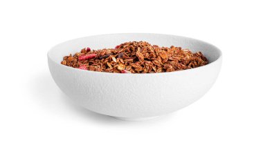 Granola beyaz arka planda izole edilmiş. Çikolatalı ve çilekli granola..
