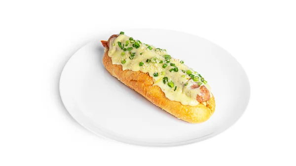 Hot dog isolato su uno sfondo bianco. Fast food isolato. — Foto Stock