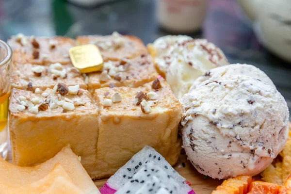 Almond honey toast with ice-cream — Stock Photo, Image