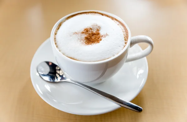 Eine Tasse Cappuccino Mit Kakaopulver Eine Tasse Kaffee — Stockfoto