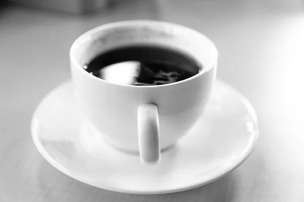 Tasse Kaffee Tasse Kaffee Auf Einem Holztisch Schwarz Und Weiß — Stockfoto