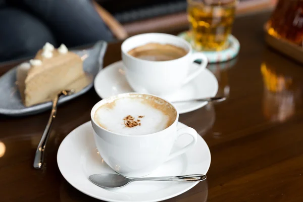 Uma Xícara Cappuccino Coberto Com Cacau Xícara Café — Fotografia de Stock