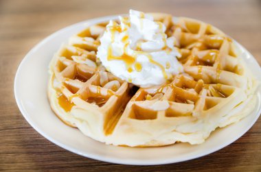 Waffle karamel tepesi altında