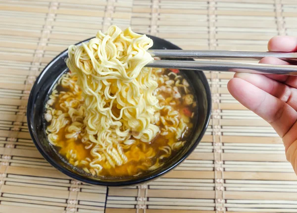 Sopa asiática com macarrão — Fotografia de Stock