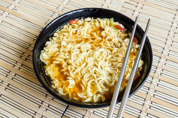 Sopa de macarrão asiático — Fotografia de Stock