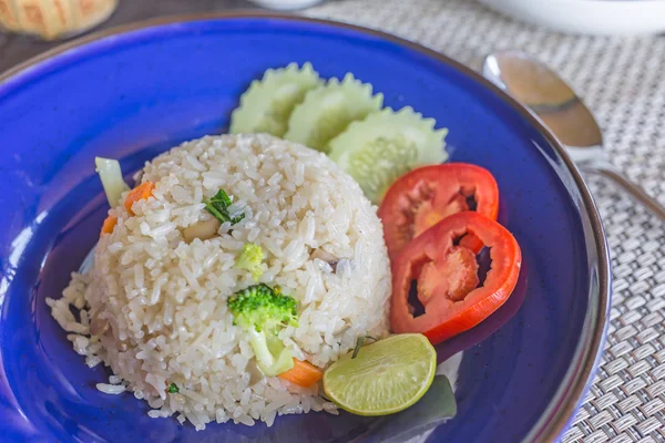 Домашній смажений рис з овочами — стокове фото