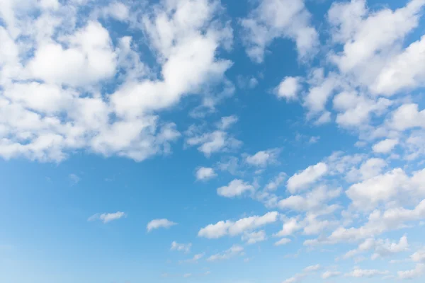 Himmel och moln bakgrund — Stockfoto