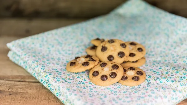 Czekolady i orzechów macadamia cookies — Zdjęcie stockowe