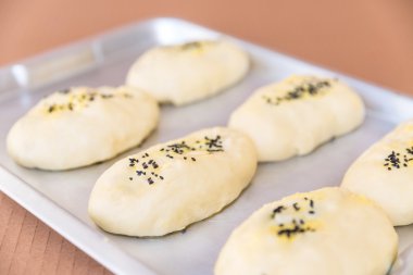 bir ekmek buns satırları