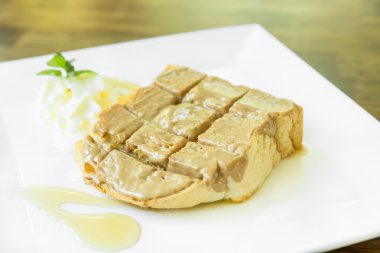 Fıstık ezmesi sandviç ve fıstık